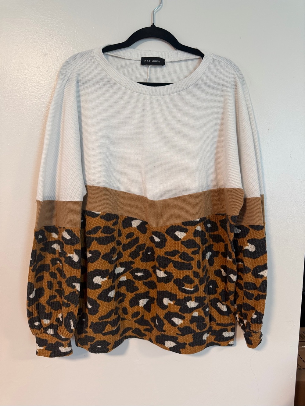 Rae Mode Colorblock Leopard Print Pullover Sweater - White & Brown